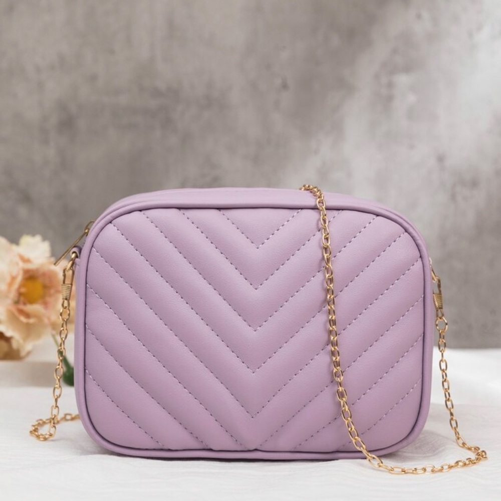 ❤️Lavender Quilted Chevron Chain Crossbody Purse